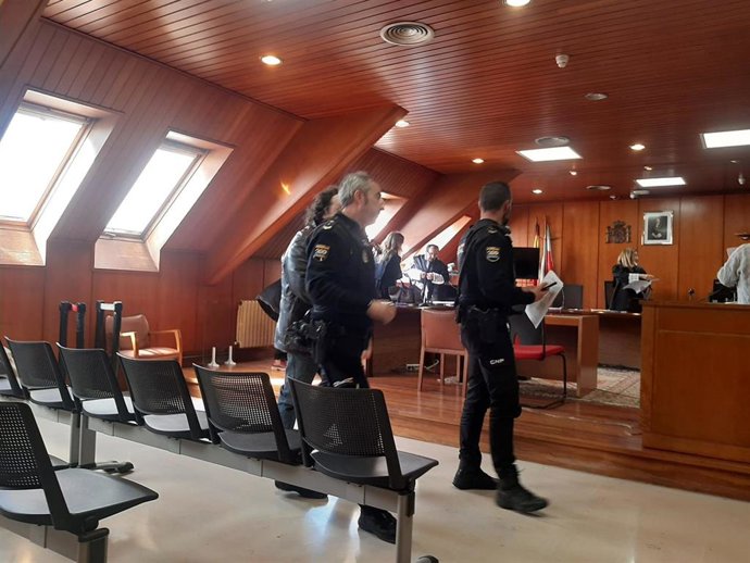 Juicio al acusado de dejar morir a su madre, en la Audiencia de Cantabria
