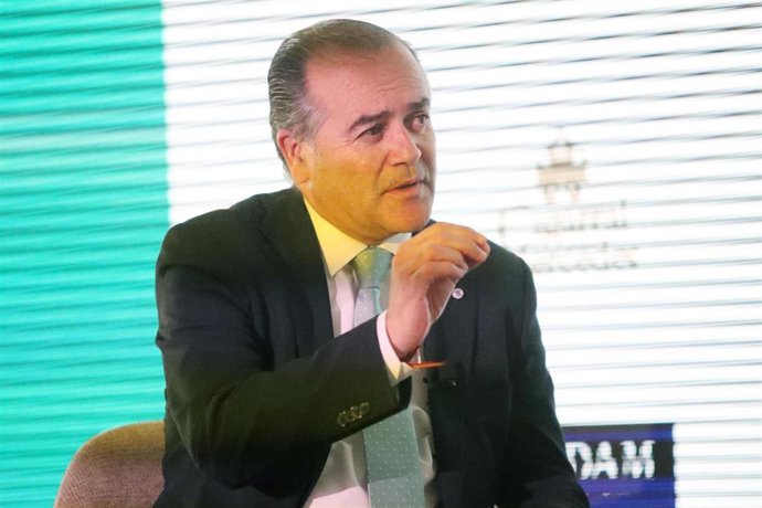 Archivo - El alcalde y presidente de la Federación de Municipios y Provincias de Castilla-La Mancha (FEMPCLM) José Julián Gregorio