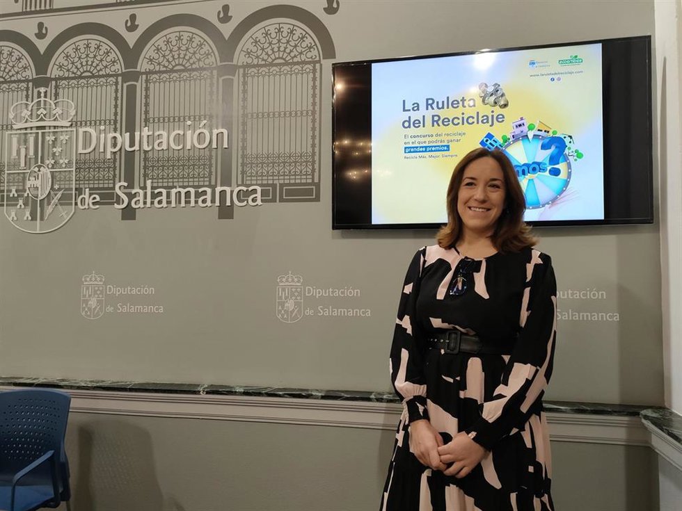 La diputada de Medio Ambiente en Salamanca, Pilar Sánchez, antes de la presentación de La Ruleta del Reciclaje