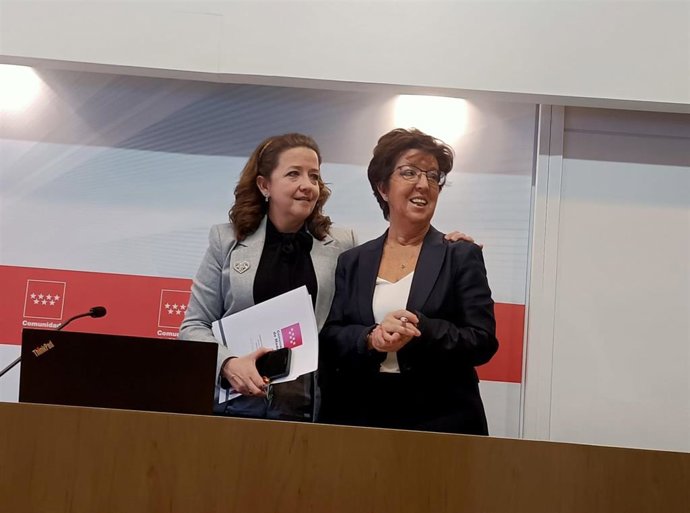 La consejera de Sanidad, Fátima Matute, y la directora general de Salud Pública, Elena Andradas