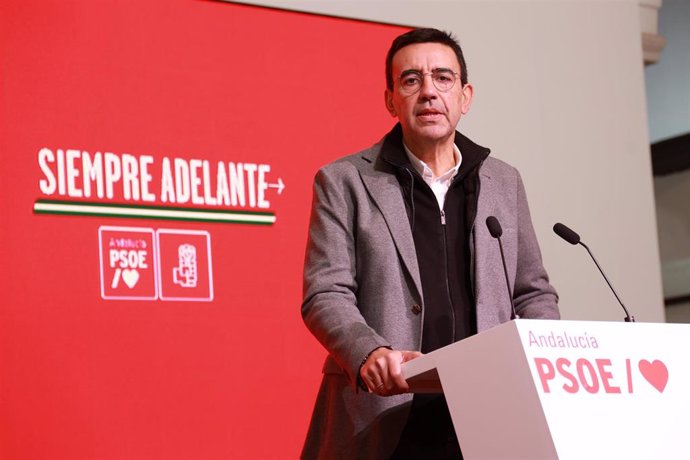 Archivo - El parlamentario autonómico del PSOE-A Mario Jiménez, en una rueda de prensa. (Foto de archivo).