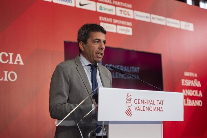 El president de la Generalitat, Carlos Mazón, interviene durante la presentación del Torneo de Clasificación Olímpica FIBA 2024