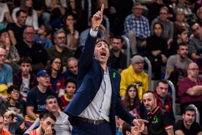 Alex Mumbru, Head coach of Valencia Basket gestures during the ACB Liga Endesa, match played between FC Barcelona and Valencia Basket at Palau Blaugrana on February 04, 2024 in Barcelona, Spain.