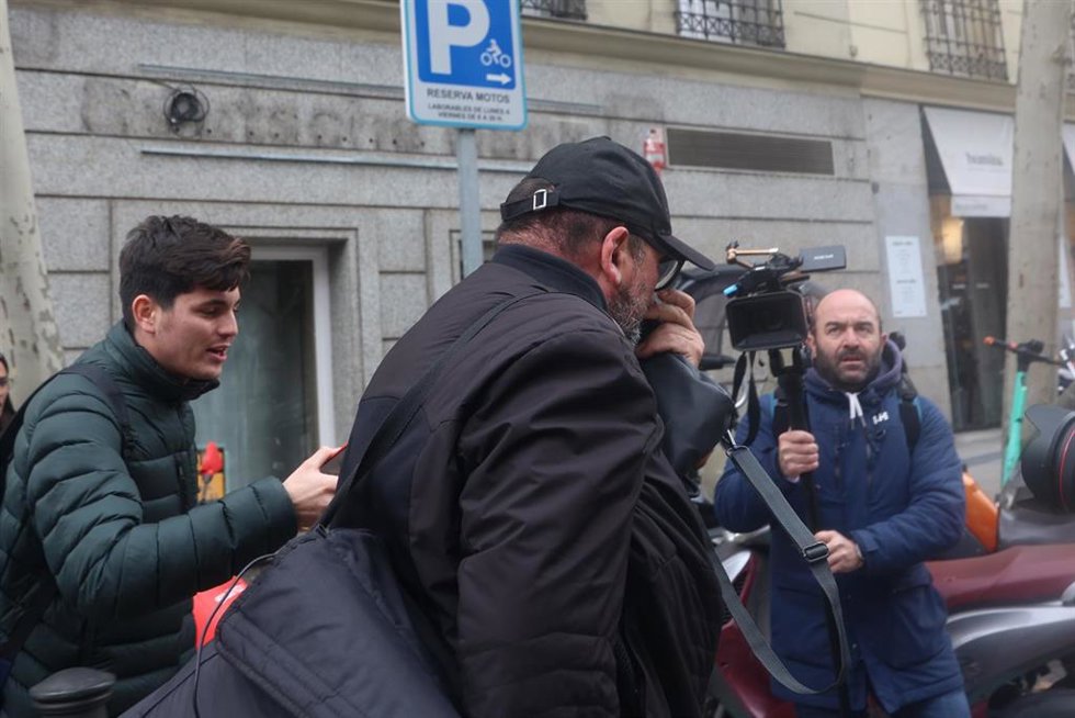 El exasesor del exministro José Luis Ábalos, Koldo García, a su salida de la Audiencia Nacional, a 22 de febrero de 2024, en Madrid (España). El exasesor del exministro José Luis Ábalos, Koldo García, se ha acogido a su derecho a no declarar ante el jue