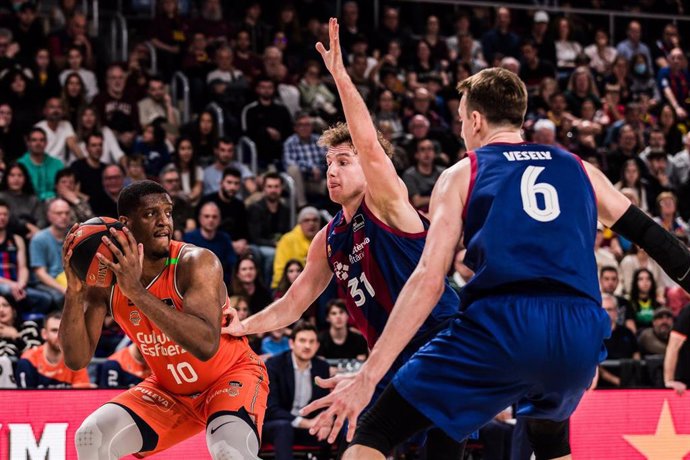 Damien Inglis of Valencia Basket in action during the ACB Liga Endesa, match played between FC Barcelona and Valencia Basket at Palau Blaugrana on February 04, 2024 in Barcelona, Spain.