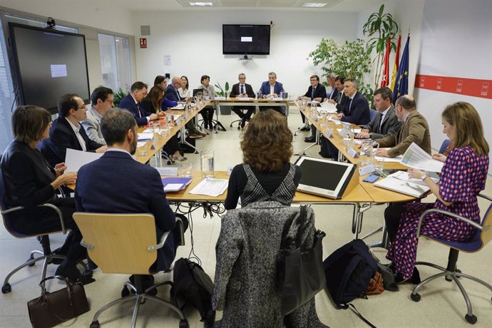 Foto de la runión extraordinaria del Comité Ejecutivo del Pacto de la Cañada Real Galiana.