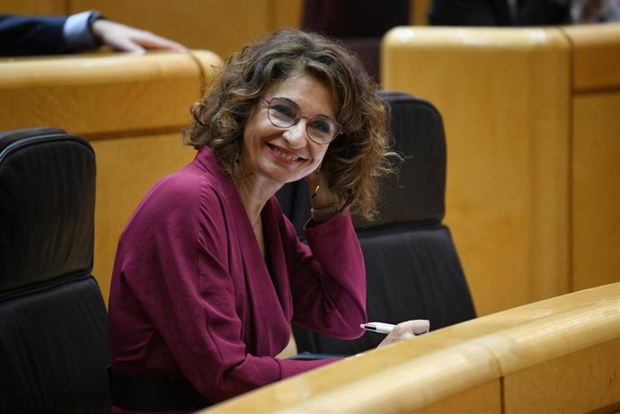 La vicepresidenta primera y ministra de Hacienda, María Jesús Montero, durante una sesión de control al Gobierno, en el Senado, a 6 de marzo de 2024, en Madrid (España).  El Senado vuelve a debatir y a votar en el Pleno de hoy los objetivos de estabilid