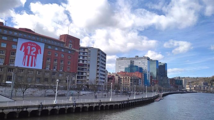 Nubes y claros en Bilbao