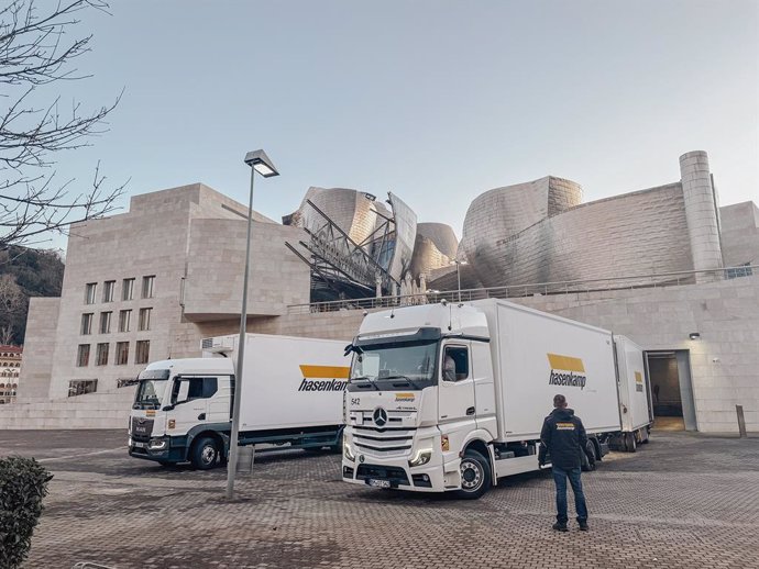 Camiones Hasenkamp frente al Museo Guggenheim de Bilbao