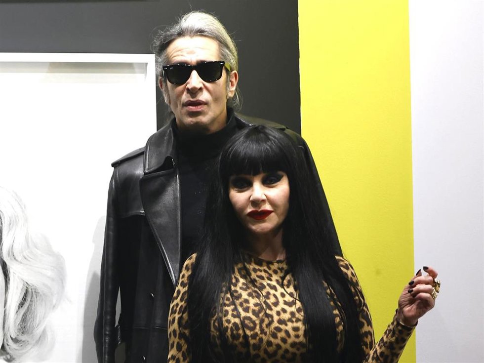 Mario Vaquerizo y Alaska durante su visita a la feria de ARCO