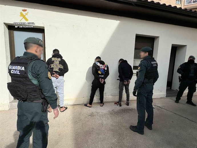 Guardia Civil detiene a 5 personas y desarticula el grupo que cometió hasta 8 robos en viviendas y vehículos en Nájera