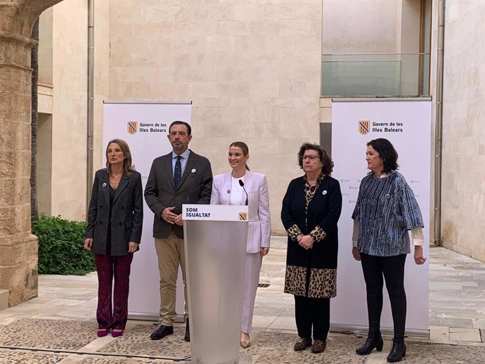 La presidenta del Govern, Marga Prohens, en rueda de prensa