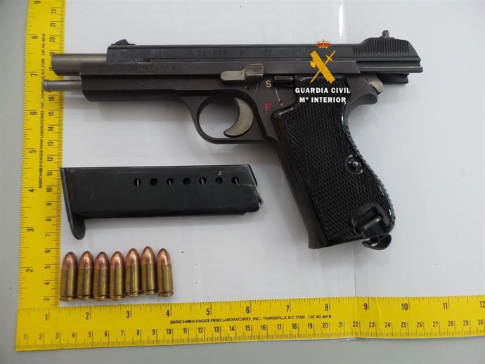 Arma de fuego intervenida en una operación de la Guardia Civil