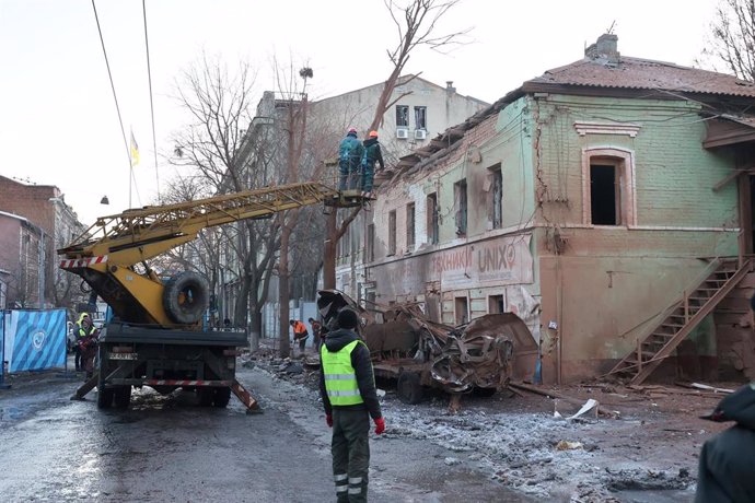 Archivo - Daños materiales en un edificio tras un ataque del Ejército de Rusia contra la ciudad de Járkov, en Ucrania (archivo)