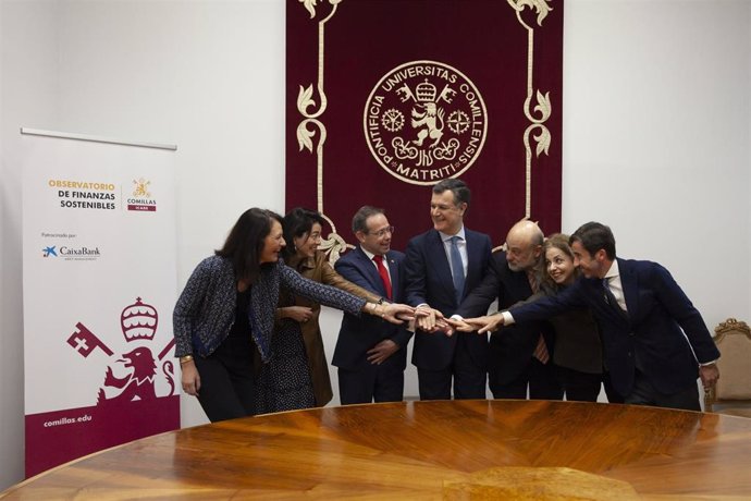 Renovación del acuerdo de La Universidad Pontificia Comillas y CaixaBank AM en el Observatorio de Finanzas Sostenibles para fomentar la transición a una sociedad más sostenible.