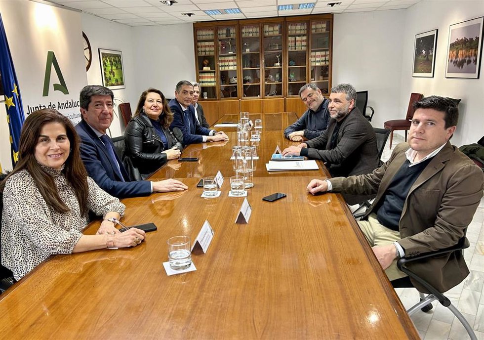 El CES-A presenta a Agricultura un proyecto de apoyo a grupos vulnerables basado en tele-lectura de contadores de agua.