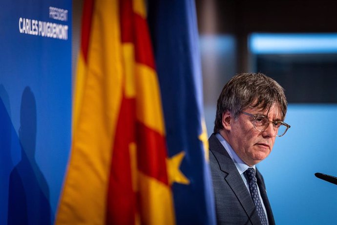 Archivo - El expresidente de la Generalitat y eurodiputado de Junts, Carles Puigdemont, ofrece una rueda de prensa durante la conferencia inaugural de las jornadas interparlamentarias de Junts per Catalunya, a 5 de septiembre de 2023, en Bruselas (Bélgica