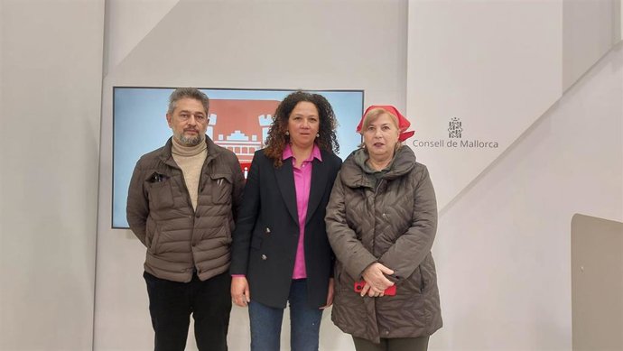 La portavoz del PSIB en el Consell de Mallorca, Catalina Cladera, y la presidenta de Memòria de Mallorca, Maria Antònia Oliver.