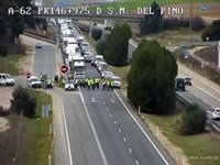 Una protesta agraria corta la A-62 en Tordesillas, sentido Burgos, y provoca retenciones