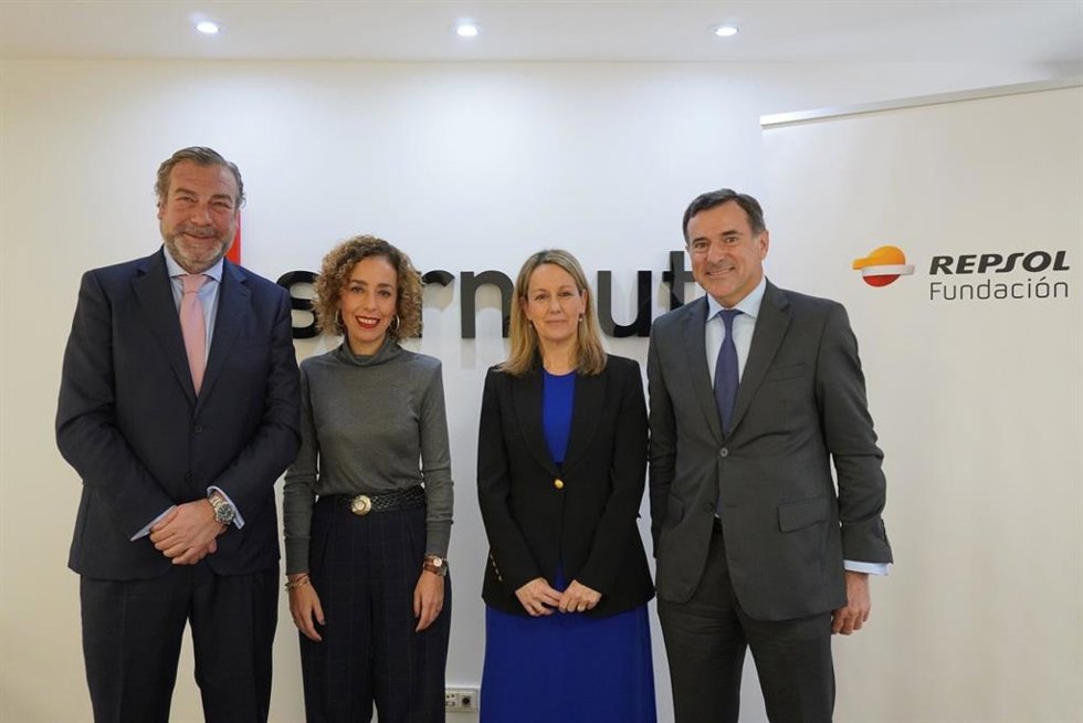 José Portilla, director general Sernauto; Cristina San Martín, directora de Coordinación, Proyectos y Servicios de Sernauto; Arantza Hernanz, directora de Educación y Conocimiento de Fundación Repsol; António Calada, vicepresidente de la Fundación Reps