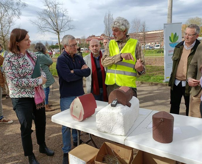 El secretario de Estado de Medio Ambiente, Hugo Morán, participa en el acto Institucional de plantación de minibosques del proyecto Gijón Ecoresiliente, en el parque de Moreda (Gijón).