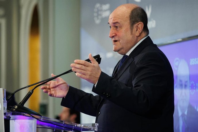 El presidente del EBB de EAJ-PNV, Andoni Ortuzar, interviene durante un desayuno informativo de Nueva Economía Fórum, en el Hotel Mandarín Oriental Ritz, a 7 de marzo de 2024, en Madrid (España). Las elecciones al Parlamento vasco se celebran el próximo 2