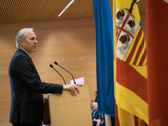 El presidente del Gobierno de Aragón, Jorge Azcón, interviene tras la firma de un manifiesto por las comunicaciones del Corredor Cantábrico- Mediterráneo, en Riojafórum
