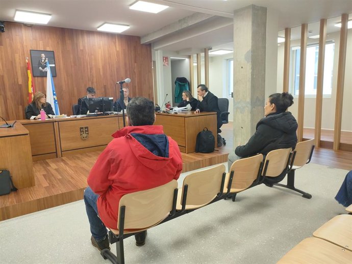 Los dos acusados por delito medioambiental, por los ruidos de una planta de hormigón de Redondela (Pontevedra), aceptan finalmente un acuerdo para eludir la prisión, tras pagar indemnizaciones por 80.000 euros.