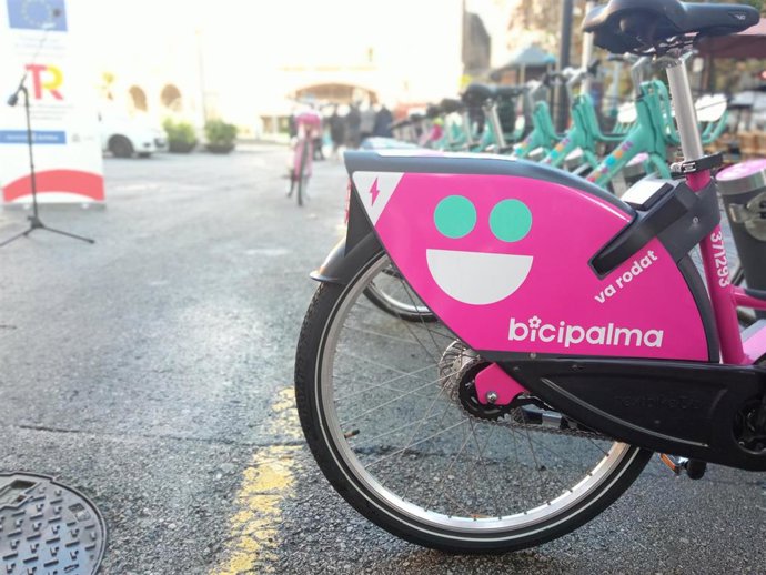 Archivo - Bicicletas de Bicipalma en la plaza Juan Carlos I de Palma.