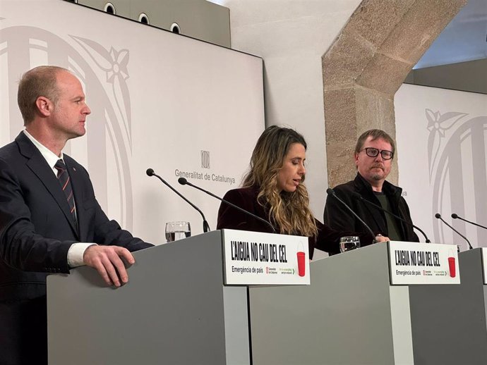 La portavoz Patrícia Plaja con el secretario general de Acción Climática de la Generalitat, Josep Vidal, y el secretario de Empresa y Competitividad, Albert Castellanos, en rueda de prensa este jueves