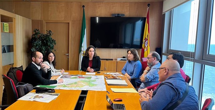 Carmen Sánchez con la alcaldesa de El Gastor.