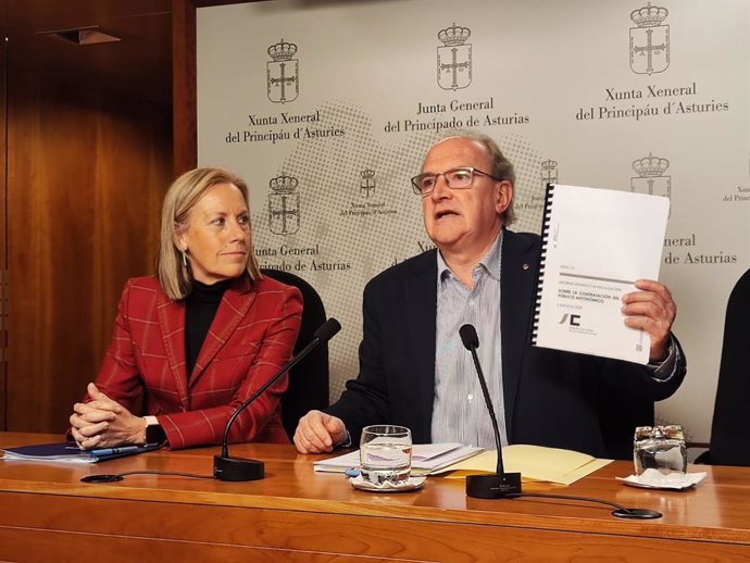 Los diputados del PP Pilar Fernández Pardo y José Agustín Cuervas-Mons en rueda de prensa.