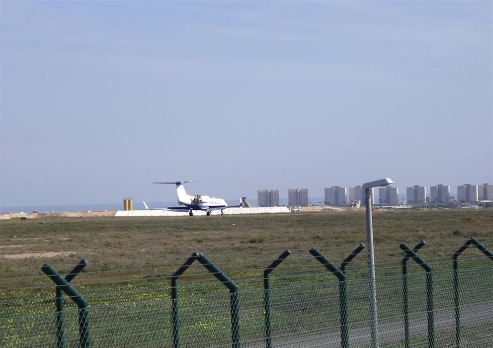 Archivo - Aterrizaje De Un Avión En El Aeropuerto De El Altet