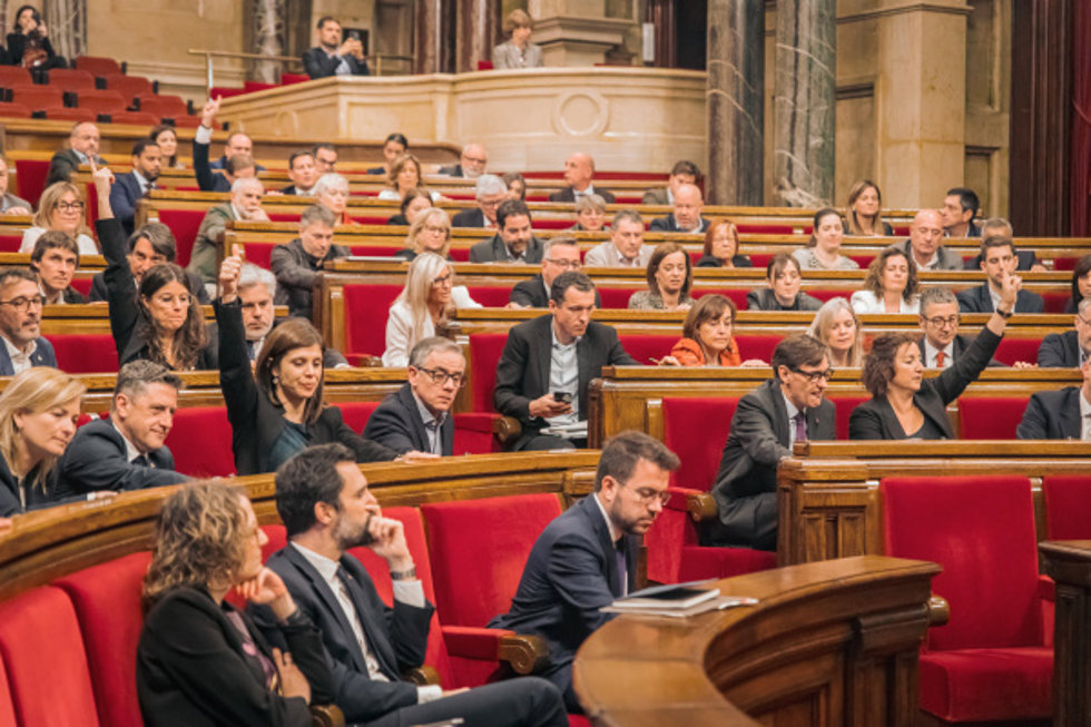 Votación en el pleno del Parlament