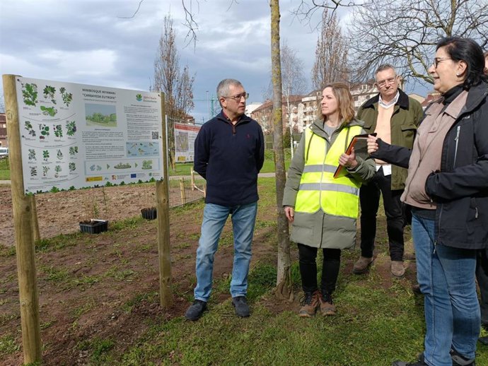 El secretario de Estado de Medio Ambiente, Hugo Morán, participa en el acto Institucional de plantación de minibosques del proyecto Gijón Ecoresiliente, en el parque de Moreda (Gijón).