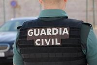 La Guardia Civil descubre 20 viviendas enganchadas a la luz en dos bloques de pisos de Órgiva (Granada)