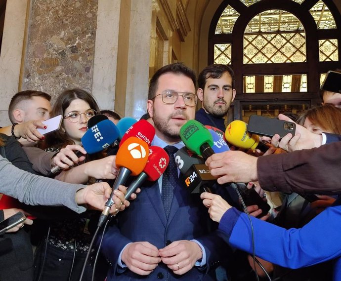 El presidente de la Generalitat, Pere Aragonès, en declaraciones a periodistas en el Parlament