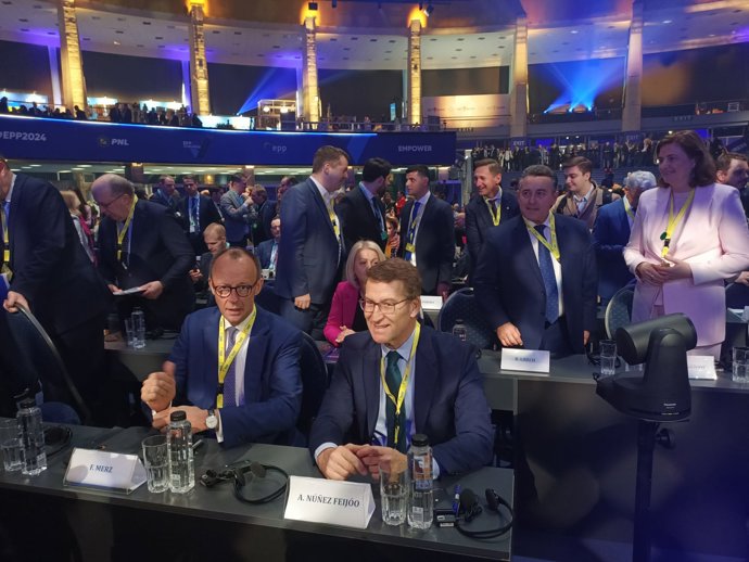 El líder del PP, Alberto Núñez Feijóo, asiste al Congreso del Partido Popular Europeo (PPE) que se celebra en Bucarest (Rumanía).