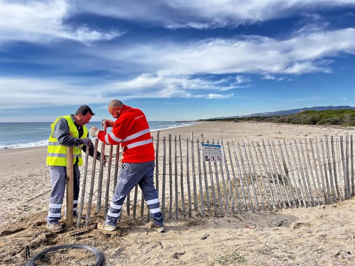 Cierre perimetral de la playa del Remolar de Viladecans.