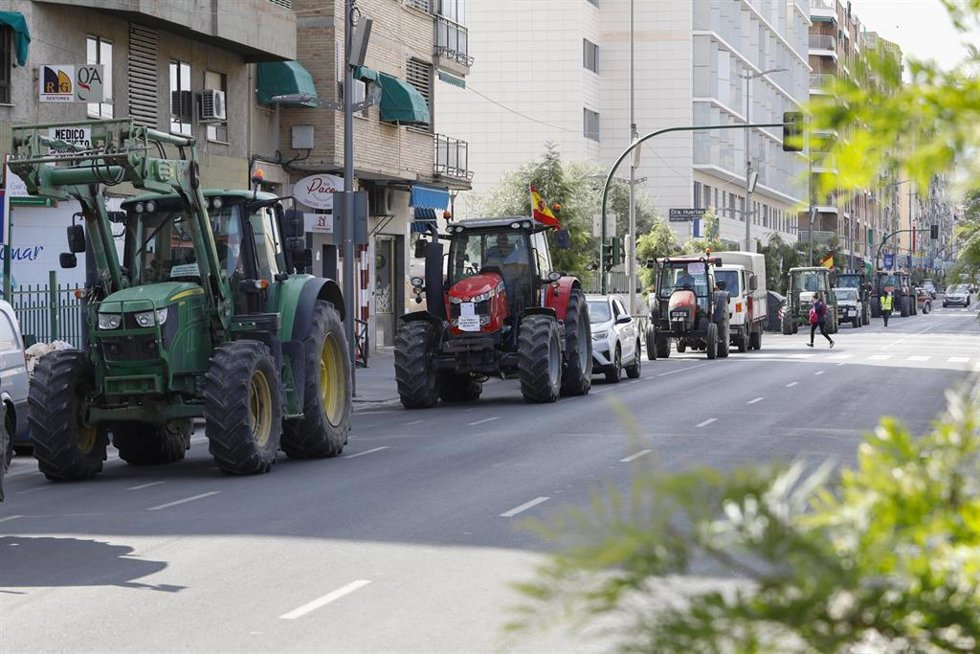 Archivo - Tractorada en Granada. Archivo.