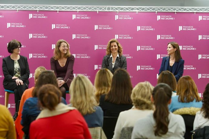 Coloquio de la jornada 'Mujer, Ciencia y Empresa'  con las ganadorasDe este año del Premio Rei Jaume I, Guillermina Lopez-Bendito y Carlota Escutia, además de laDirectiva de MSD España , Cristina Nadal y la CEO del grupo Ascires , Lorena Saus