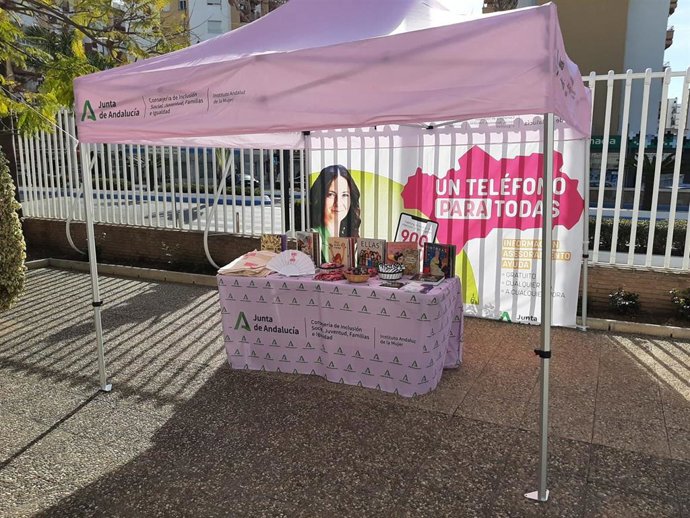 Carpa informativa 8M