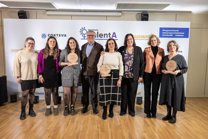 Jurado y premiadas de la V edición del Programa TalentA, impulsado por Corveta y FADEMUR para poner en relieve el el papel de las mujeres rurales y apoyar sus proyectos.