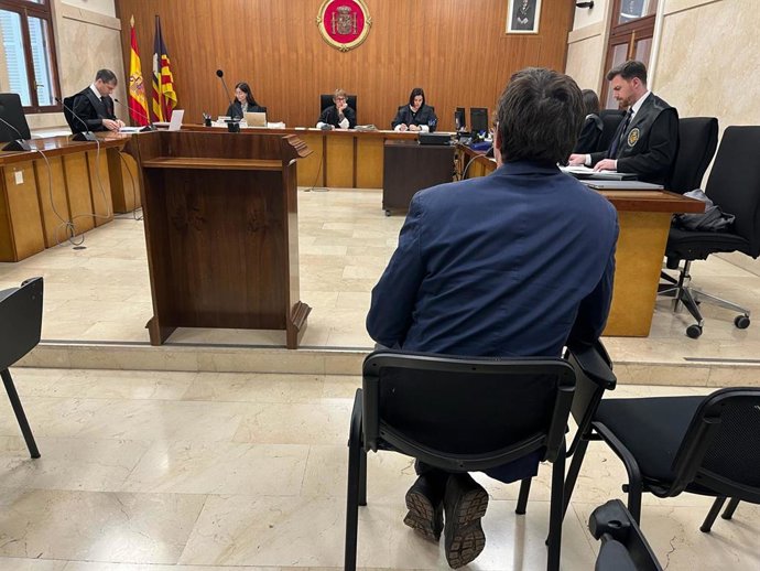 El monitor de buceo absuelto de la acusación por violación en una excursión en Cabrera.