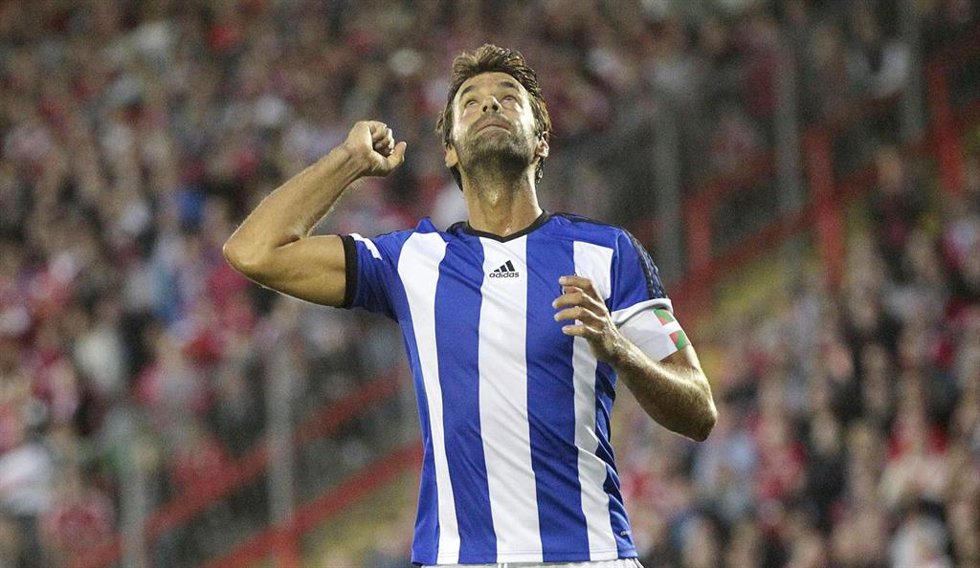 Archivo - Xabi Prieto celebrando un gol con la Real Sociedad. 