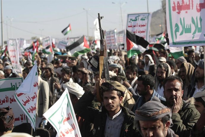 Archivo - Simpatizantes de los rebeldes hutíes.