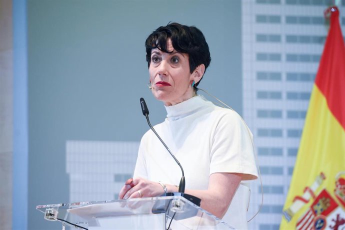 La ministra de Inclusión, Seguridad Social y Migraciones, Elma Saiz, interviene durante la jornada 'IMV: una política más viva que nunca', en el Ministerio de Economía, a 26 de febrero de 2024, en Madrid (España). 