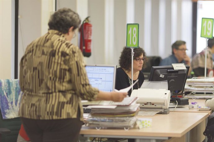 Archivo - Arxiu - Foto d'arxiu de treballadors. 