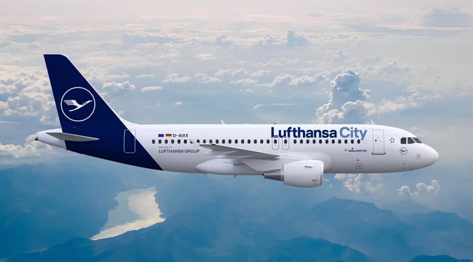 Archivo - Avión de Lufthansa City.