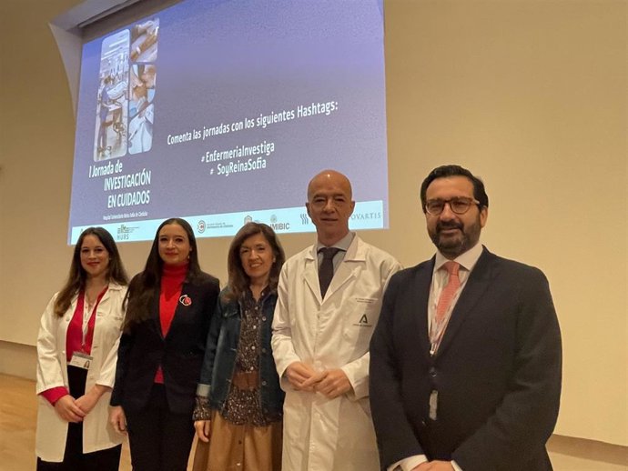 Autoridades en la inauguración de la I Jornada de Investigación en Cuidados del Hospital Reina Sofía.
